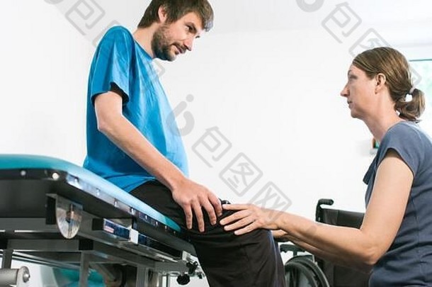理疗师锻炼禁用人轮椅治疗表格
