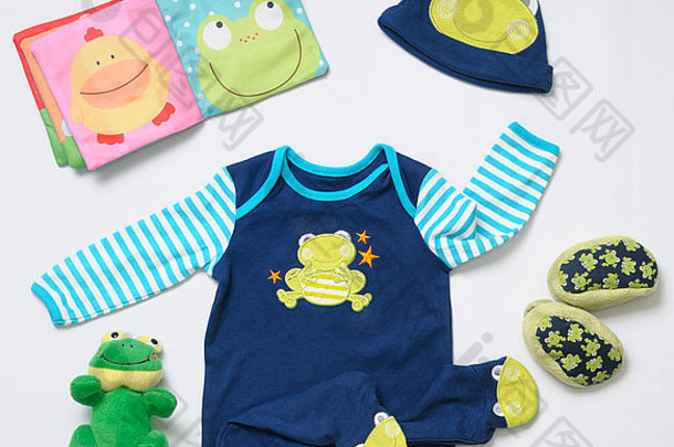 前视图时尚时尚的婴儿衣服玩具的东西婴儿时尚概念