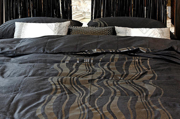 黑色的棉花表几何模式设计床上