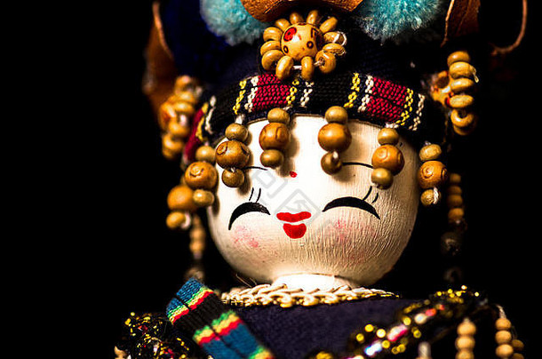宏传统的手工制作的乌兹别克斯坦娃娃