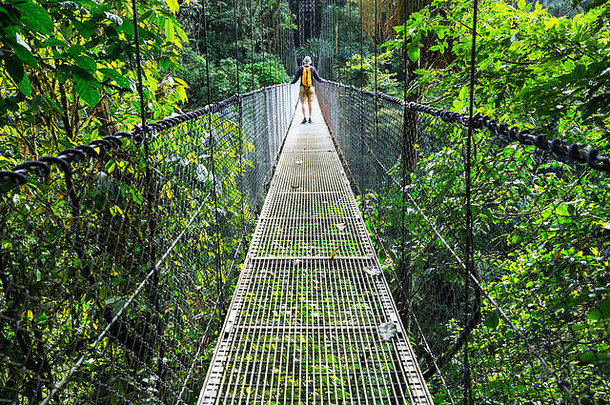 徒步旅行绿色热带丛林科斯塔黎加中央美国
