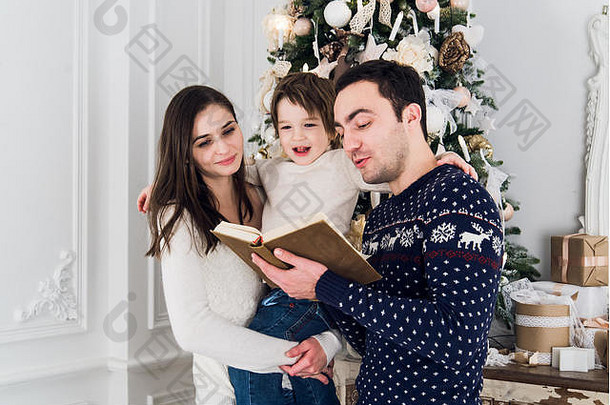快乐家庭阅读圣诞节晚上