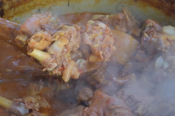 木勺子混合大能羊肉炖肉