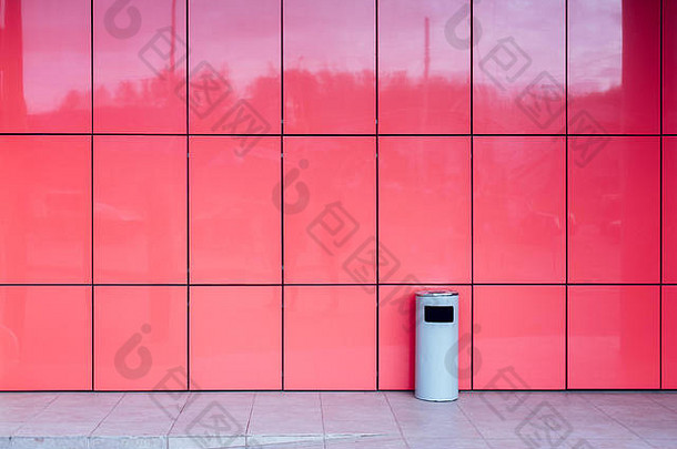 垃圾缸<strong>背景墙</strong>粉红色的瓷砖<strong>城市</strong>购物中心自然生活风格概念清洁<strong>城市</strong>粉红色的墙背景