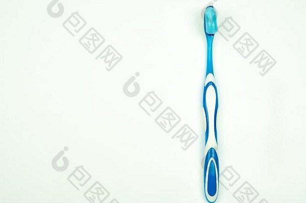 牙刷牙膏孤立的白色背景前视图