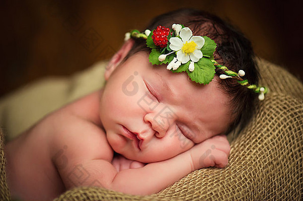 新生儿婴儿女孩甜蜜的梦想草莓