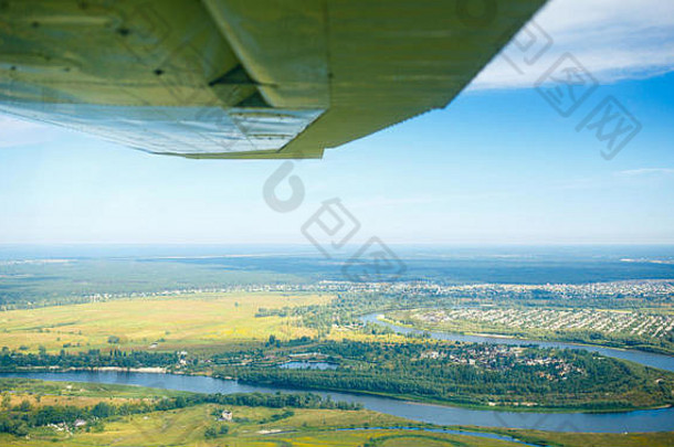 空中视图飞机美丽的国家场景弯曲的河