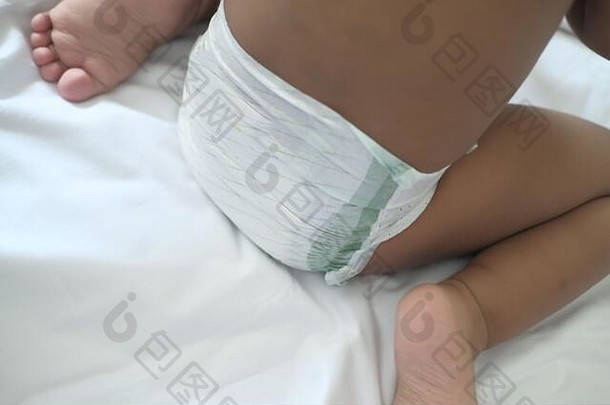 婴儿布尿布前视图生态可重用的有机尿布