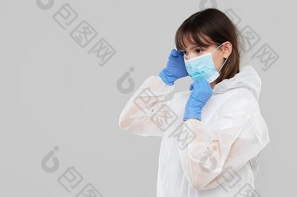 亚洲女人把保护面具西装受保护的流感埃博拉病毒肺结核病毒个人保护设备生物