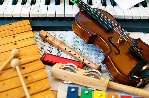 音乐的仪器孩子们<strong>木琴</strong>孩子们的小提琴手鼓长笛口琴计划键盘