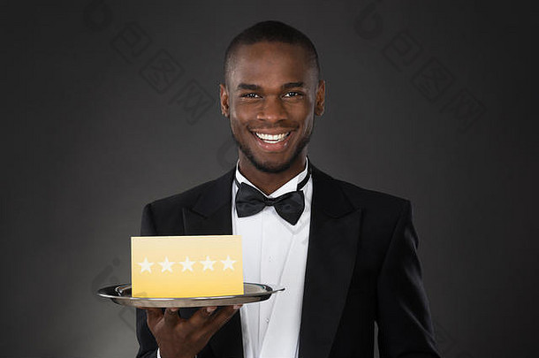 肖像非洲服务员持有板明星评级