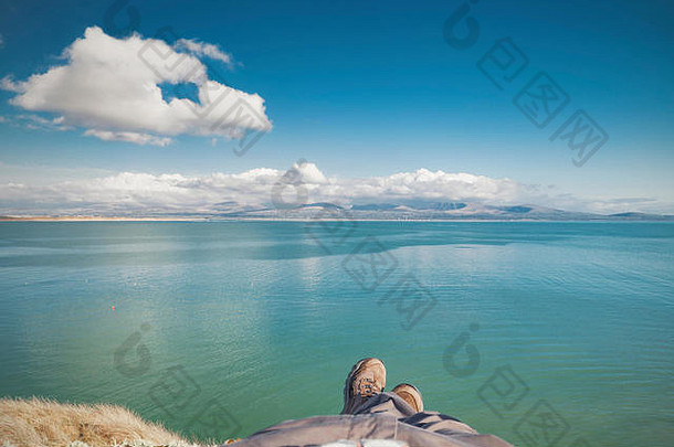 观点视图风景优美的蓝色的海岸前高悬崖