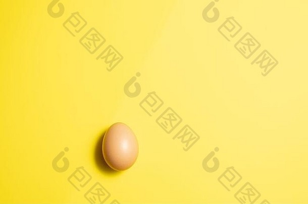 新鲜的蛋黄色的背景快乐复活节