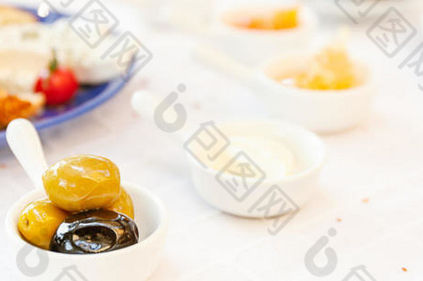 蜂蜜小时橄榄simit真实的土耳其早餐当地的厨房概念软焦点水平宽格式横幅