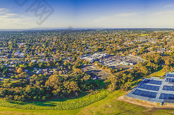 空中全景弗兰克斯顿郊区初中的法院禧年公园墨尔本澳大利亚