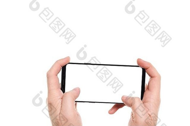 男人。手玩黑色的智能手机空白屏幕现代无框架设计孤立的白色背景