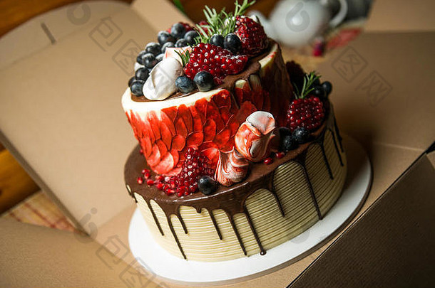 生日森林水果芝士蛋糕融化巧克力令人惊异的糖果产品手工制作的甜点