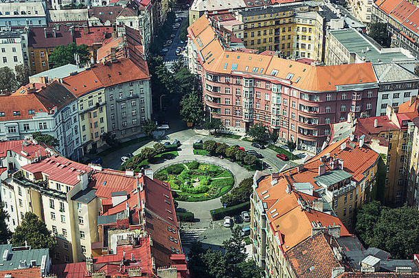 <strong>圆形广场</strong>房子美丽的草坪上布拉格捷克共和国