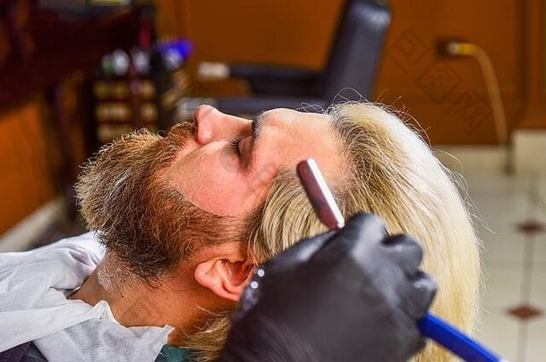 维护形状男人。客户端理发师沙龙理发店服务理发店客户端修剪胡子完美的剃须面部头发理解伟大的发型访问理发师