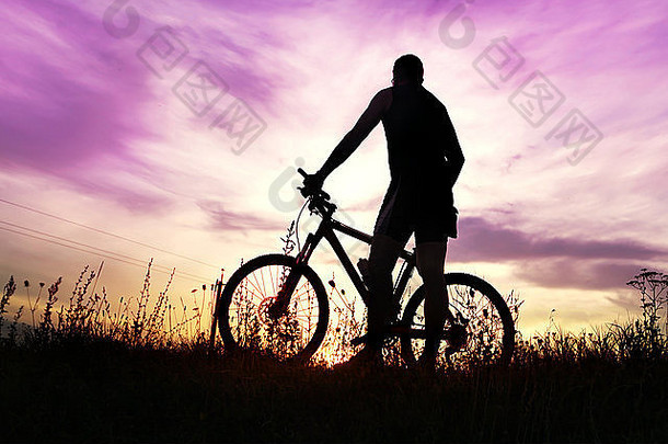 旅行者自行车停止场日落时间