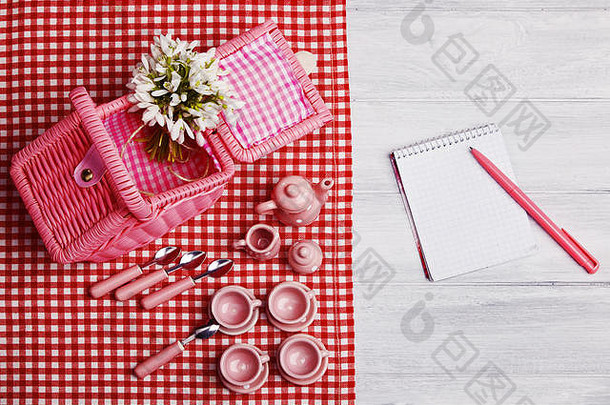 野餐卡表格设置银器粉红色的白色检查餐巾白色乡村木董事会背景空空间文本