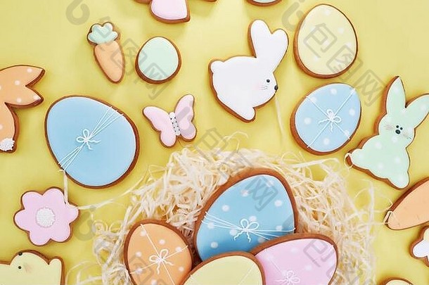 复活节卡姜饼饼干复活节春天装饰作文自制的复活节饼干形式有趣的兔子鸡蛋黄色的