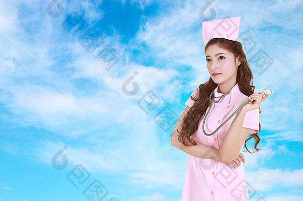女护士听诊器天空背景
