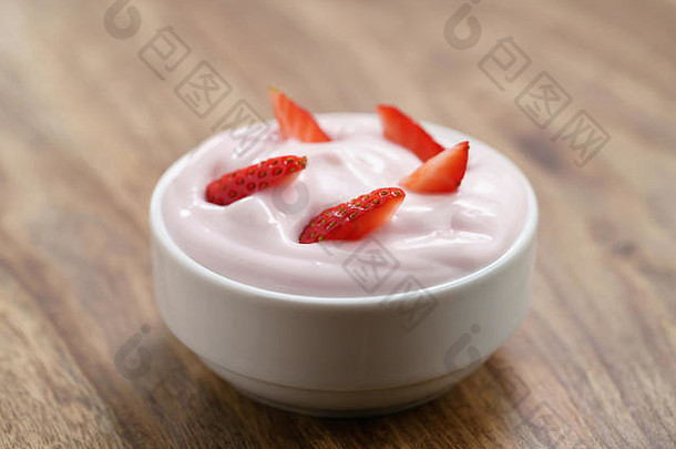 有机草莓酸奶木表格