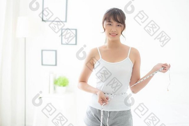 美丽的年轻的亚洲女人身体饮食苗条的测量腰重量卧室女孩脂肪团卡路里损失磁带测量