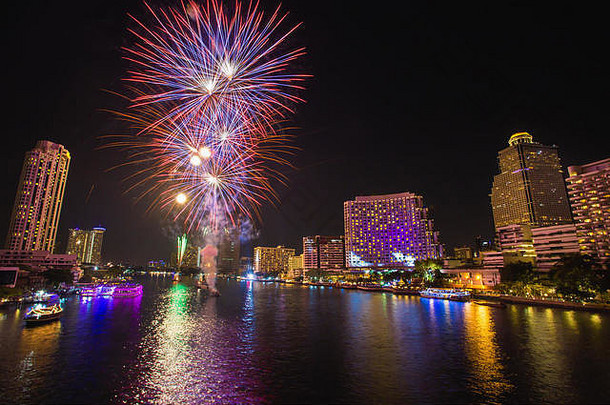 <strong>烟花</strong>潮phraya河倒计时庆祝活动聚会，派对曼谷泰国