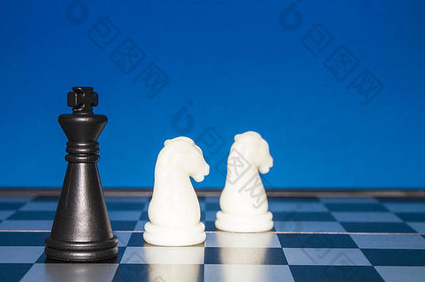 国际象棋业务黑色的数字控制白色马