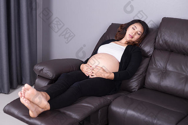 怀孕了女人睡觉沙发首页