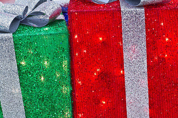 红色的银绿色圣诞节现在红色的银绿色圣诞节现在壁纸背景