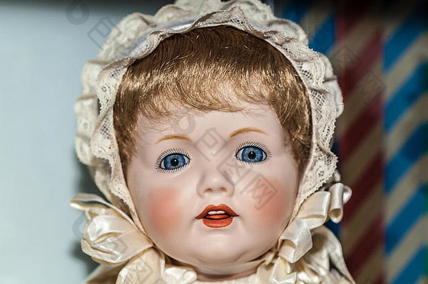古董蹒跚学步的娃娃