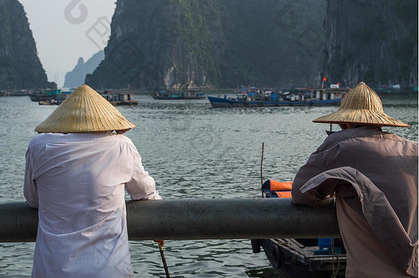 渔民石灰石形成船海洋长湾越南