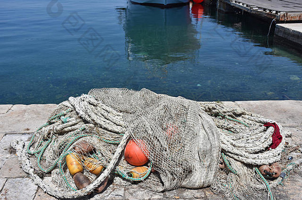 意大利普利亚大区地区典型的钓鱼网船钓鱼船