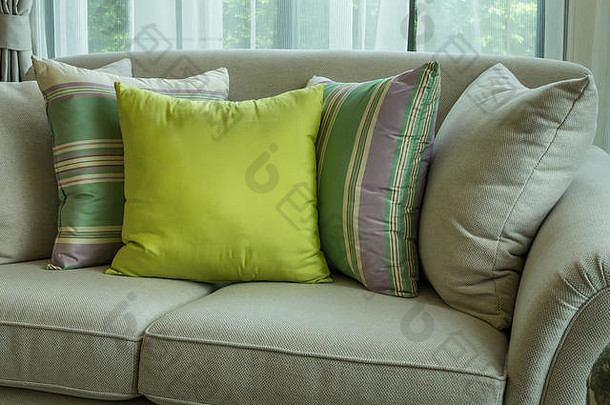 绿色枕头现代沙发生活房间