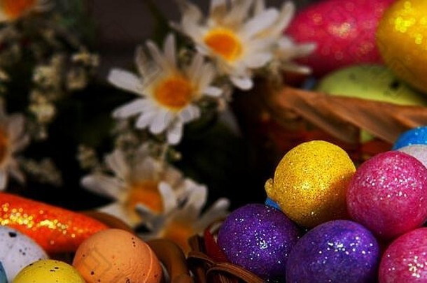 色彩斑斓的传统的庆祝活动复活节复活节的鸡蛋照片