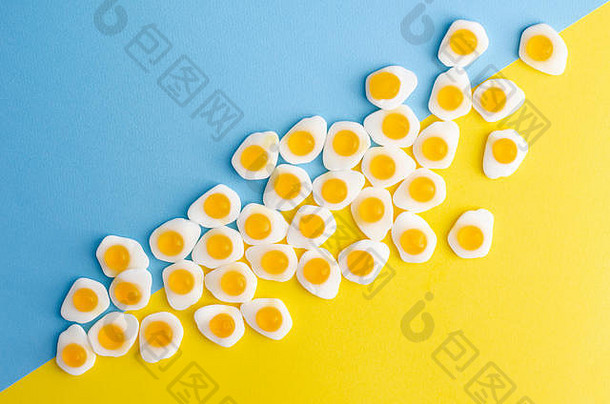 集团果冻鸡蛋Bicolor背景明胶糖果概念