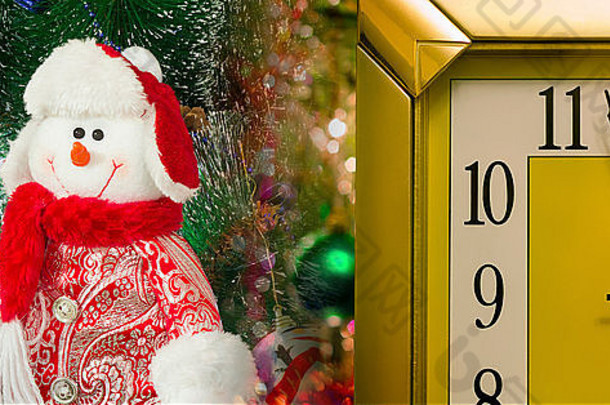 雪人红色的帽优雅的衣服装饰圣诞节枞树形