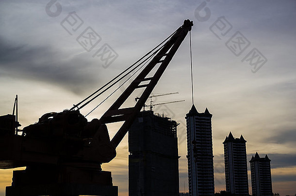 起重机建筑曼谷日落背景