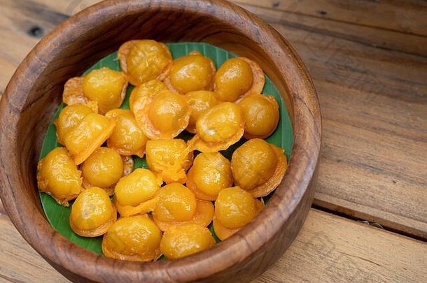 泰国甜点被称为梅德卡努恩绿豆豆蛋黄使绿豆豆粘贴形成蛋蛋黄糖