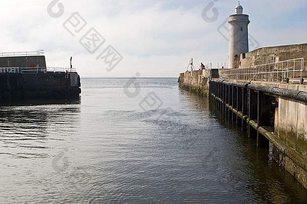 buckie港口llighthouse马里苏格兰船航行开放海洋