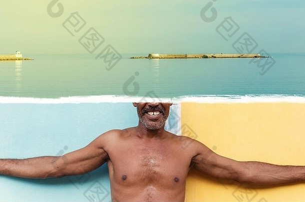 古巴男人。思考平静海