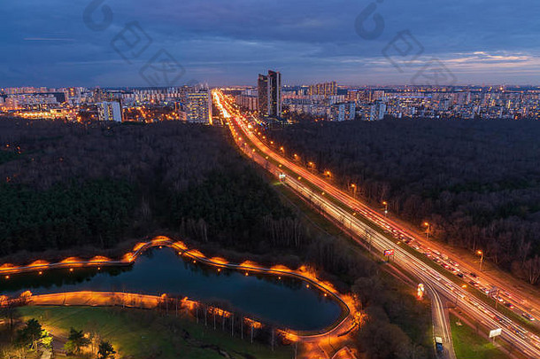 空中视图晚上莫斯科城市景观日落