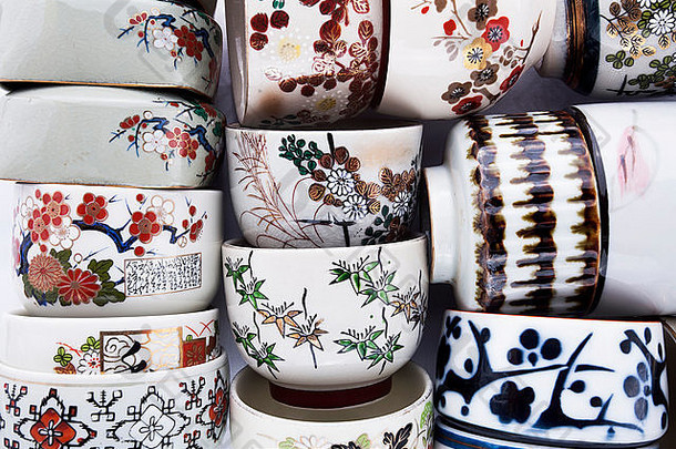 集合传统的日本陶器