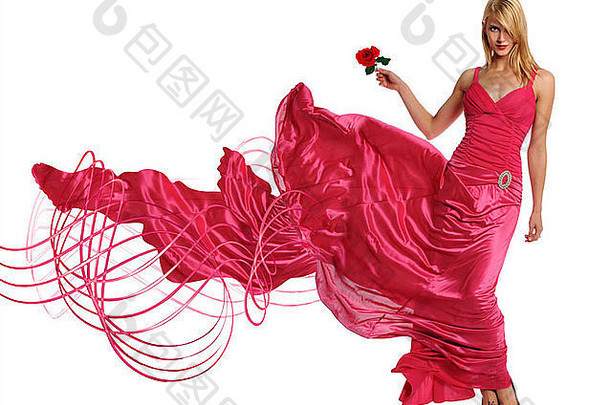 肖像美丽的年轻的女人粉红色的晚上礼服持有玫瑰