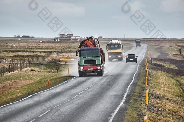 卡车开车湿路冰岛