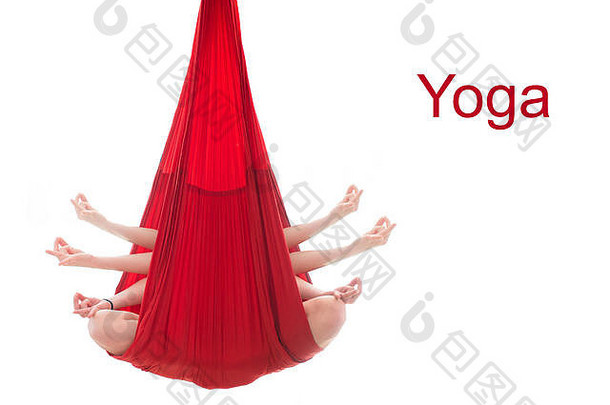 飞瑜伽女孩坐在莲花位置红色的吊床空中瑜伽穆德拉斯白色背景湿婆的手复制空间
