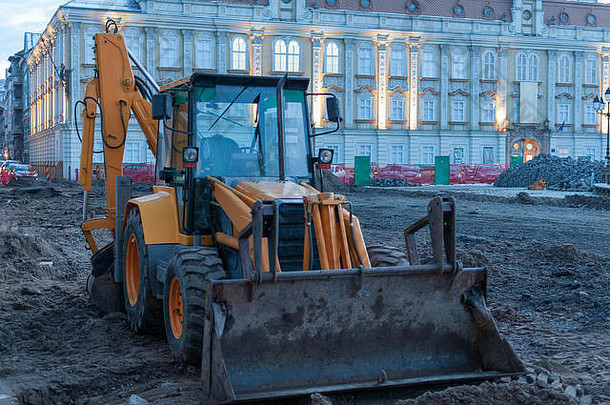 挖掘机建设网站城市联盟广场